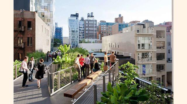 HIGH LINE, NUEVA YORK (ESTADOS UNIDOS). Fue inaugurado en 2009. Transformó en zona verde una antigua línea de tren elevado que dejó de funcionar en los años 30. Su trazado abarca 1.6 kilómetros entre Gansevoort Street y la calle 30, con nueve entradas.