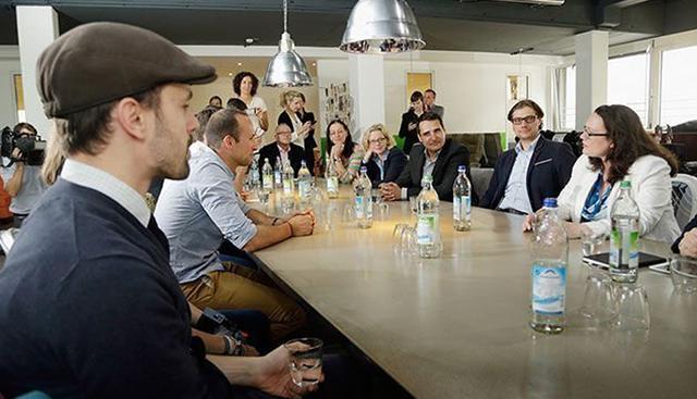 FOTO 10 | 10. Tienes perspectivas de crecimiento.
Con un modelo probado y un plan de márketing que ya está dando resultados, el futuro de tu empresa resulta cada vez más halagüeño. Por ello, te planteas que tal vez haya llegado el momento de dar un paso más allá y replantear el modelo ya establecido: aumentar la plantilla, tu producción y tus clientes. Por supuesto, esto también aumentará tus beneficios (es de lo que se trata).