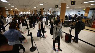Parejas y familias separadas por frontera piden al Gobierno peruano reinicio gradual de vuelos internacionales 