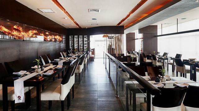 El restaurante Tzuru se especializa en la cocina nikkei	y su costo referencial por persona es de S/ 90.