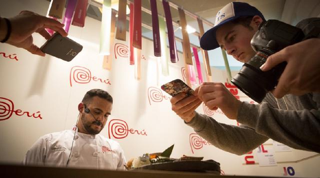 Perú cerró su presencia en Madrid Fusión con la celebración de una cena a cuatro manos a cargo de los chefs peruanos Omar Malpartida y José Luján, quienes propusieron un viaje gastronómico por diferentes lugares y sabores del Perú. A esta cena, asistieron