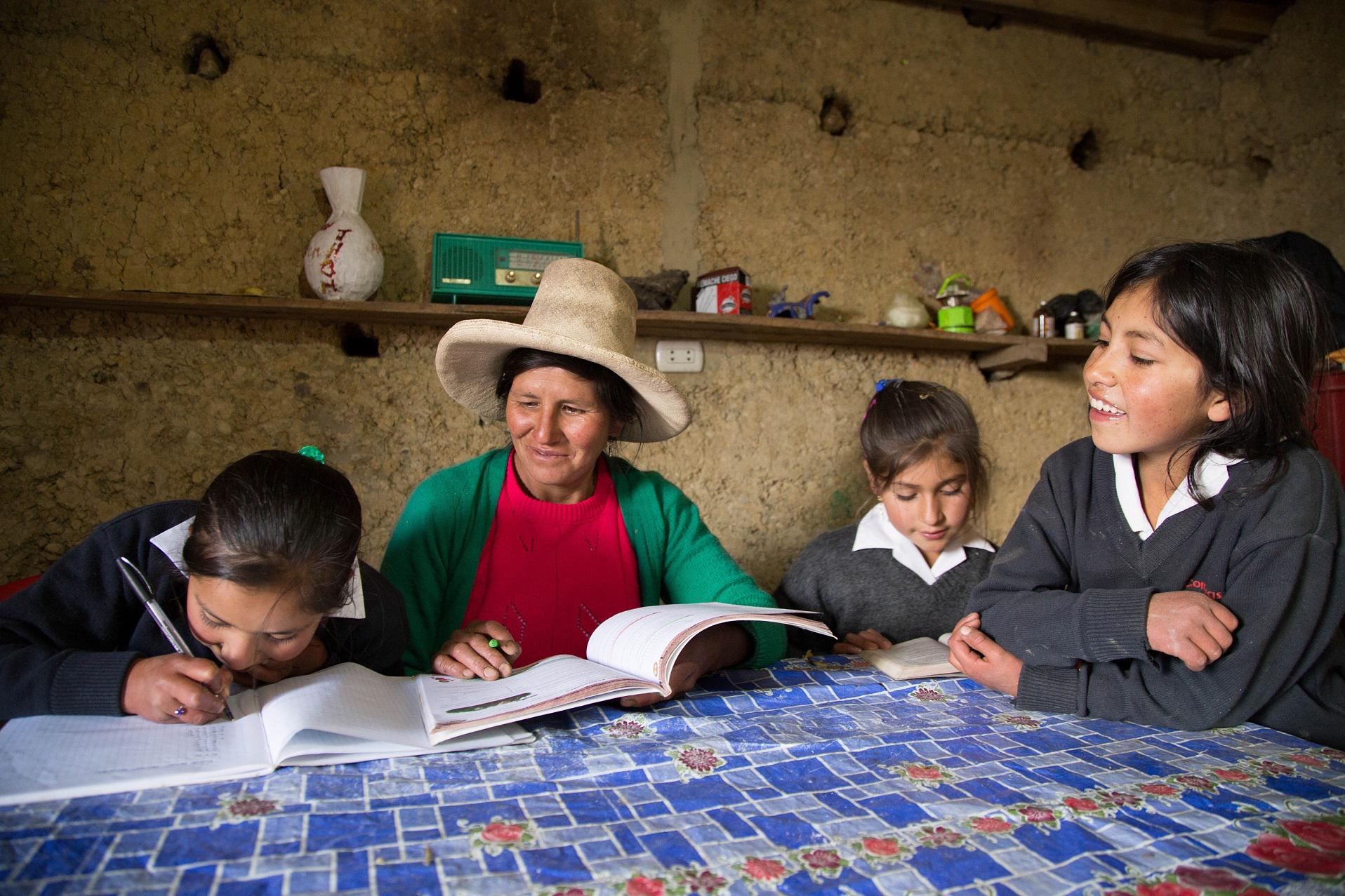 "Hubo muchos factores que contribuyeron al aumento de la pobreza como la desaceleración de la economía y el fenómeno del Niño Costeño", dijo la ministra La Rosa.