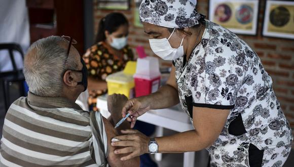 Algunos países de América Latina han conseguido que la mayoría de su población se vacune, por lo que los casos han reducido. (Foto: RONALDO SCHEMIDT / AFP)