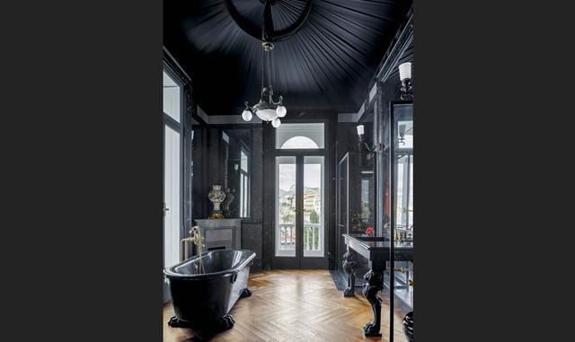 El libro contiene un prólogo de Lord Astor de Hever, bisnieto de William Waldorf Astor, quien da antecedentes. Hay ensayos dedicados a los orígenes y la educación de "William Waldorf", como el libro se refiere a él, así como a su carrera diplomá