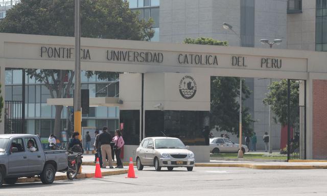 Puesto 3. Los que se especializaro en Diseño Gráfico o Diseño Industrial en la Pontificia Universidad Católica del Perú (PUCP) tienen una remuneración promedio de S/ 2,922.
