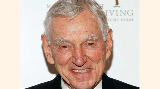 David Murdock trabajaba en una gasolinera. Murdock, el nonagenario presidente y director general de Dole Foods, convirtió a la compañía en el mayor productor y comercializador global de frutas y verduras. Murdock tiene una riqueza estimada de US$ 2,900 mi