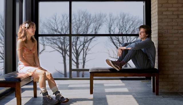 Foto 7 |  En séptimo lugar se encuentra "A dos metros de ti" con US$ 3.5 millones. El film es protagonizado por Lu Richardson y Cole Sprouse, un par de adolescentes enamorados que sufren de fibrosis cística. (Foto: IMDB)