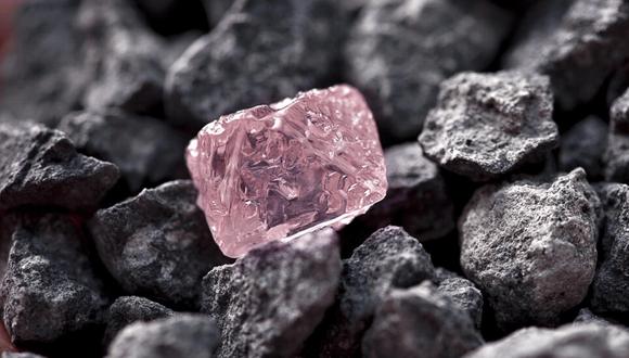 El descubrimiento del equipo australiano posibilita explicar el ascenso de los diamantes rosados. (Foto: AFP)
