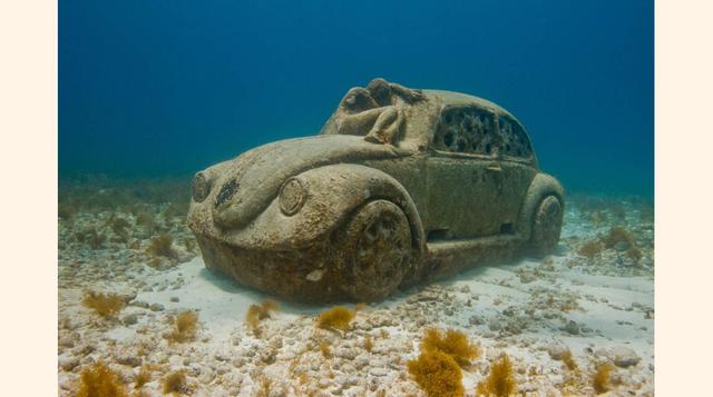 Arte subacuático en México, Los arrecifes coralinos del Caribe mexicano esconden parajes bellísimos, pero el más artístico está en Cancún: el Museo Subacuático de Arte. El escultor británico Jason de Caires Taylor junto a otros artistas locales han creado