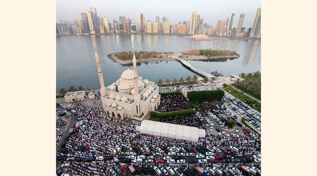 Emiratos Árabes Unidos. La riqueza petrolera equivaldría a US$ 1.63 millones por persona. PBI per cápita: US$ 49,000. Tasa de desempleo: 2.4%, Población que vive en condiciones de pobreza: 19.5%