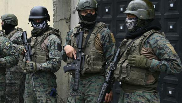 Soldiers backing police forces stand guard outside El Inca prison in Quito on January 8, 2024, before a security operation following incidents inside the facility.  Photographer: Rodrigo Buendia/AFP/Getty Images