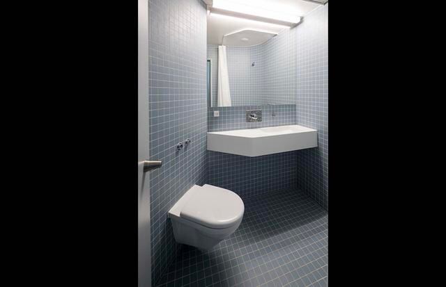 FOTO 6 | Cada uno de los presos cuentan con este tipo de baños. (Foto: Moller Architects)