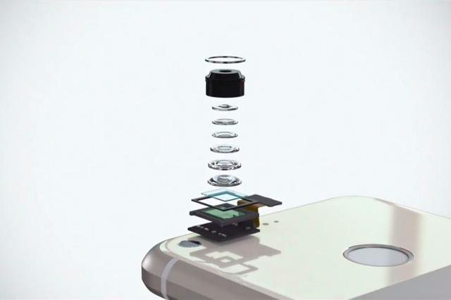 Google está apostando por mejorar su sensor fotográfico, aunque sus 12 MPX, tal como el iPhone 7 o el Galaxy S7, es muy considerable. Si Apple tiene una cámara dual, Google amplió su sensor (f/2.0) más que sus competidores. Posee estabilización y video 4K