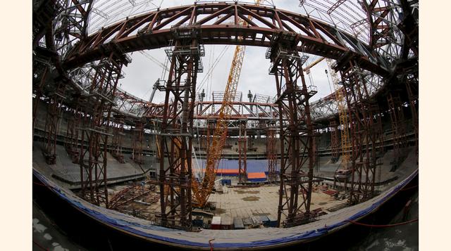 Construido en una isla en la costa del Mar Báltico, el estadio con capacidad para 69,000 personas es financiado por el gobierno de la ciudad y la empresa estatal Gazprom, dueña del club Zenit de San Petersburgo. (Foto: Reuters)
