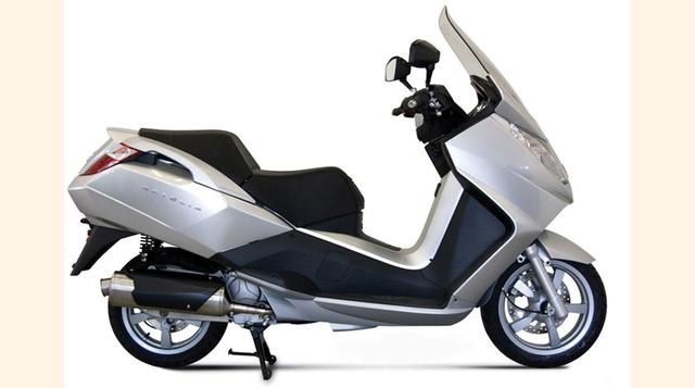 PEUGEOT SPEEDFIGHT3 125Bajo la carrocería de su hermano pequeño de 50 cc, tiene un carácter eminentemente urbano con tintes deportivos. Precio 2.199 euros. (Foto: 20minutos)