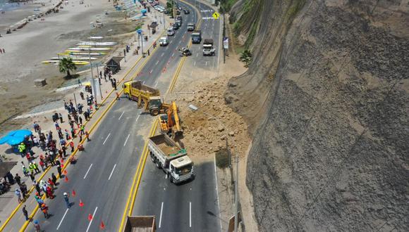 Este miércoles ocurrió un deslizamiento en la Costa Verde, a la altura de la playa Los Yuyos, en Barranco. (Daniel Apuy/GEC)