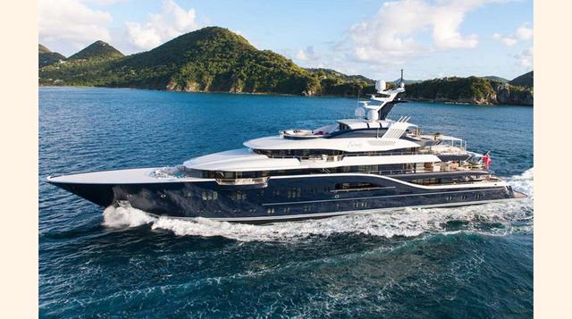 SOLANDGE – US$ 200 millones. Este yate puede ser tuyo por  $200 millones, está a la venta a través de Superyachts.com, también está disponible para alquilar por $ 1 millón a la semana. El buque de 280 pies tiene ocho suites VIP, un piano de cola y una ins