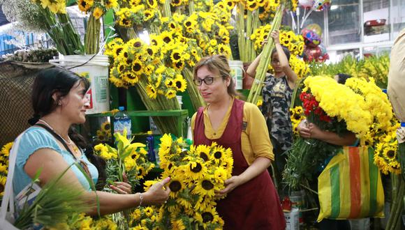 Año Nuevo: así se vive la venta de flores amarillas en el mercado del Rímac  (Foto: Andina)