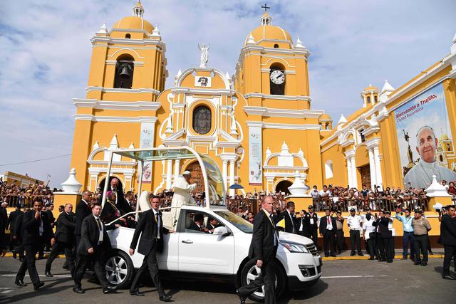 FOTO 13 | “El alma de una comunidad se mide en cómo logra unirse para enfrentar los momentos difíciles de adversidad, para mantener viva la esperanza”.