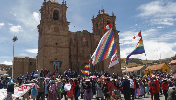 Jefa de Estado garantiza libre tránsito de vías en Puno al reportarse la reactivación de actividades económicas a un 90%. (Foto por Juan Carlos CISNEROS / AFP)