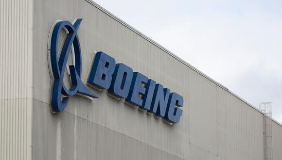 (FILES) In this file photo taken on March 12, 2019 the Boeing logo is pictured at the Boeing Renton Factory in Renton, Washington.  Boeing continues to target the fourth quarter for regulatory approval to return the 737 MAX to service after two deadly crashes, a spokesman said October 1, 2019. Boeing last week organized simulator tests for pilots from leading US carriers on new systems upgraded after two deadly MAX crashes. Boeing's changes received positive feedback, according to people familiar with the matter, boosting Boeing's hopes of meeting its target date. / AFP / Jason Redmond
