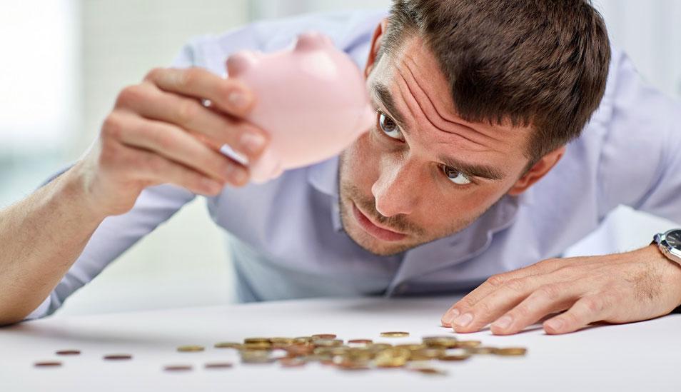 FOTO 1 | 1. No compres cosas que se deprecien a crédito. Debes entender algo muy sencillo: la mayoría de las cosas se deprecian con el tiempo, evita a toda costa comprarlas con un crédito que te cobra intereses en el mismo tiempo. Idealmente, el crédito solo lo debes usar para las deudas que le hacen bien a tu cartera. O tal vez puedes usar un crédito, siempre y cuando sea a meses sin intereses, pero asegúrate de las condiciones y cuidado, porque no es tan bueno como suena. (Foto: Depositphotos.com)