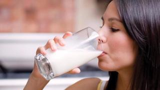 Ley que prohíbe el uso de leche en polvo en la leche evaporada está detenida en el Congreso  