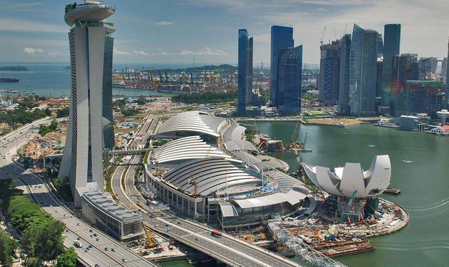 Foto 3 | Singapur ► Por cada kilómetro cuadrado tiene a 8,155 personas.