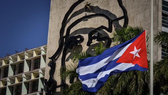 El informe aporta pruebas documentales de la llamada ley de los ocho años, que prohíbe la entrada en Cuba durante ese período de tiempo a aquellos profesionales que abandonen antes de tiempo su misión o no regresen al concluirla. (Foto: AFP)