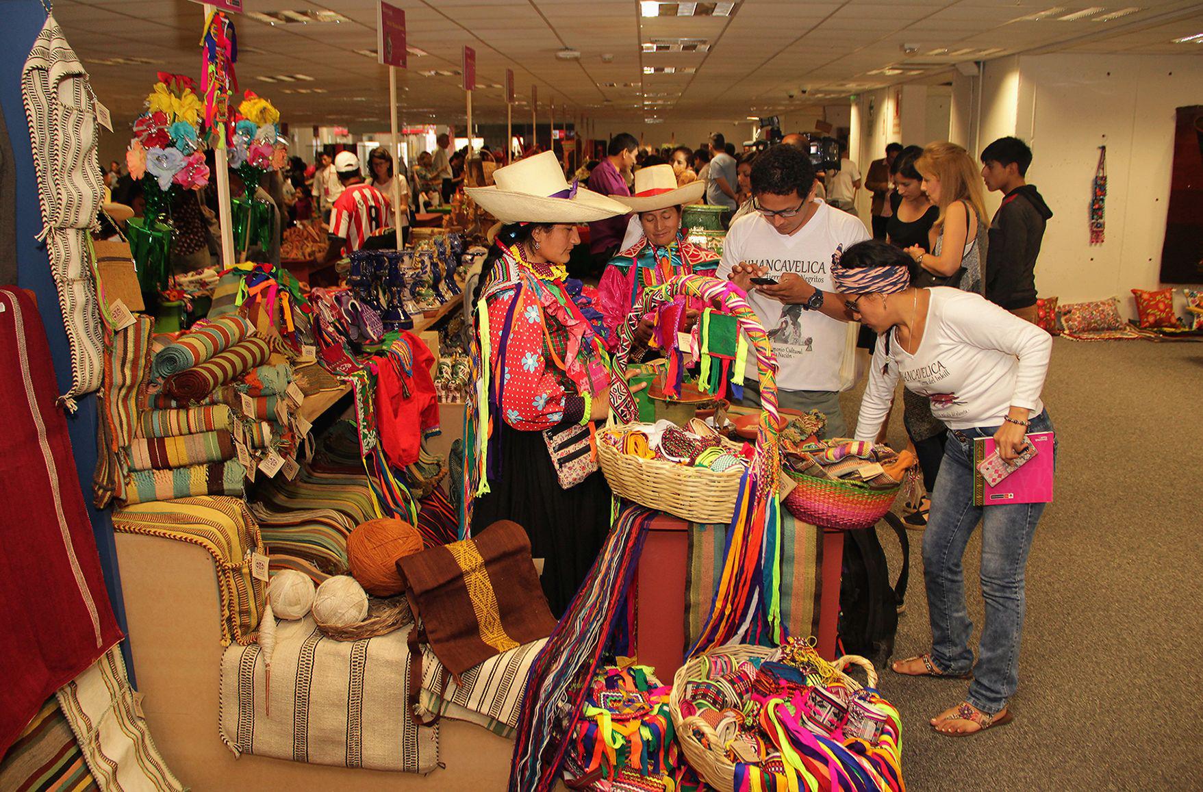 Este viernes 14 de diciembre se inaugurará la feria artesanal  “Ruraq Maki, hecho a mano” en el Ministerio de Cultura. (Foto: Difusión)