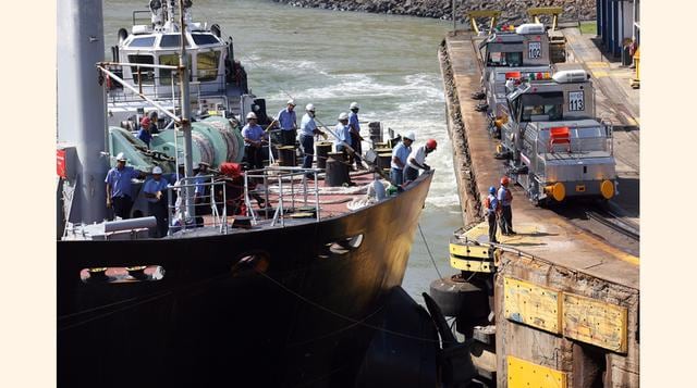 El 9 de enero de 1964 murieron 21 estudiantes a manos de tropas estadounidenses que desgarraron una bandera de Panamá que los colegiales intentaron izar en la zona del Canal. Ambos países firmaron en 1977 los tratados Torrijos-Carter.