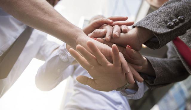 FOTO 2 | 2. Porque se completan más rápido las tareas. Si todos trabajan en un mismo proyecto, apoyándose mutuamente, el tiempo invertido en una tarea es mucho menor. El trabajo en equipo es clave para la productividad en una empresa.