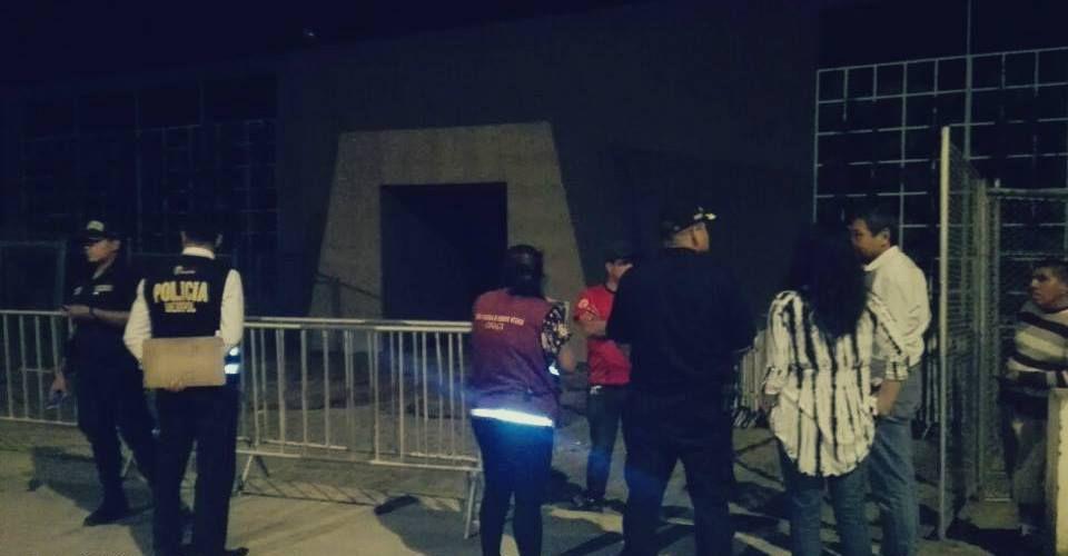 Personal de DGIN e Indecopi visitaron locales en Punta Negra para verificar que tengan permisos para realizar fiestas por la llegada del año 2018. (Foto: Difusión)