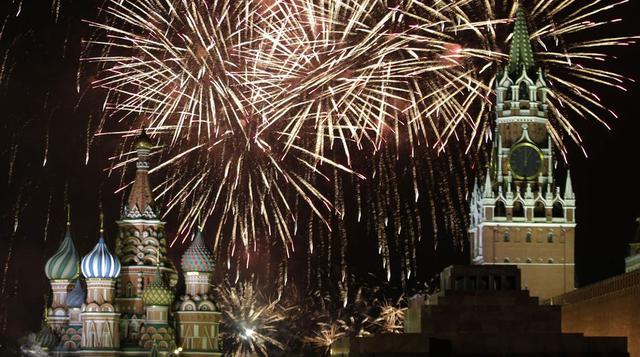 Moscú, Rusia. Puede ser uno de los lugares más fríos para pasar el año nuevo pero su espectáculo en el Kremlin resulta inolvidable (Foto: CN Traveler).