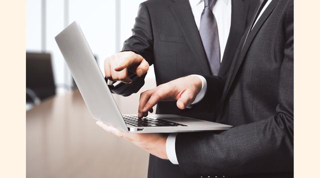 Community manager (administrador de redes sociales). En 2006 no había necesidad de contar con concommunity managers puesto que la mayoría de las redes sociales, o estaban en pañales o no habían sido creadas. Hoy Facebook tiene más de 1,500 millones de usu