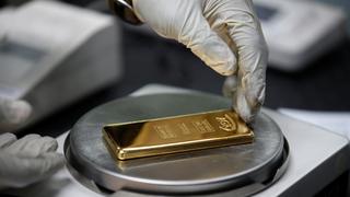 Oro cae 2%, mientras que planes de reapertura económica de EE.UU. aumentan el apetito por el riesgo