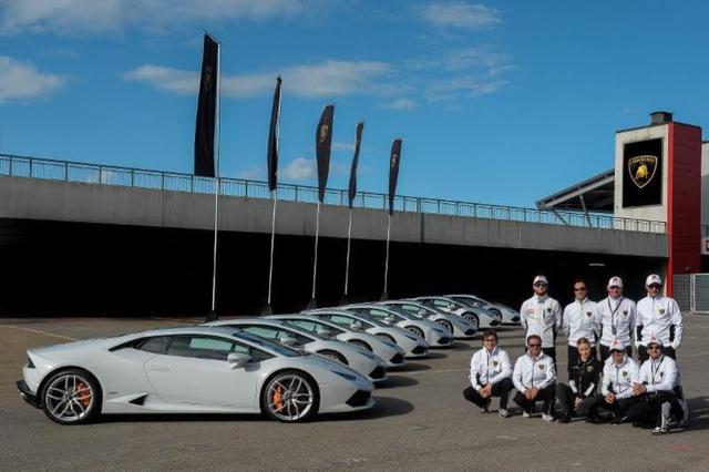 Lamborghini Track Accademia ofrece instrucción Lambo-certificada en una auténtica pista de carreras de Gallardo Super Trofeo en Las Vegas y Austin durante el otoño (boreal).
