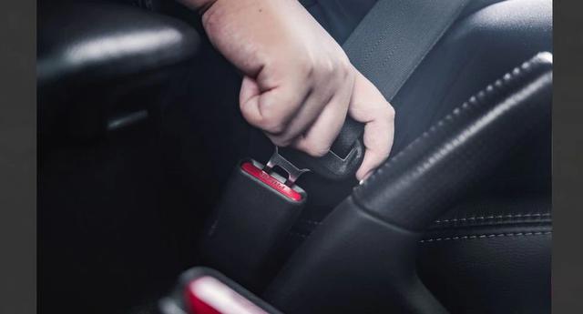 4. Utilice cinturón de seguridad: revise el buen estado del cinturón de seguridad y utilícelo siempre porque evitará mayores daños durante un accidente. (Foto: Freepik)