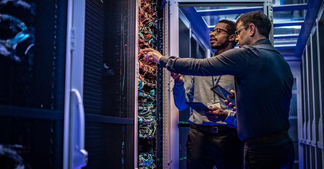 FOTO 3 | Ingeniería de Telecomunicaciones, con un ingreso promedio mensual de S/3,316. (Foto: iStock)