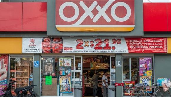 Las tiendas Oxxo están siendo abiertas por el Grupo Nós, una empresa coparticipada por Fomento Económico Mexicano (Femsa) y Raízen, compañía participada por la petrolera Shell y la productora de azúcar y etanol Cosan.