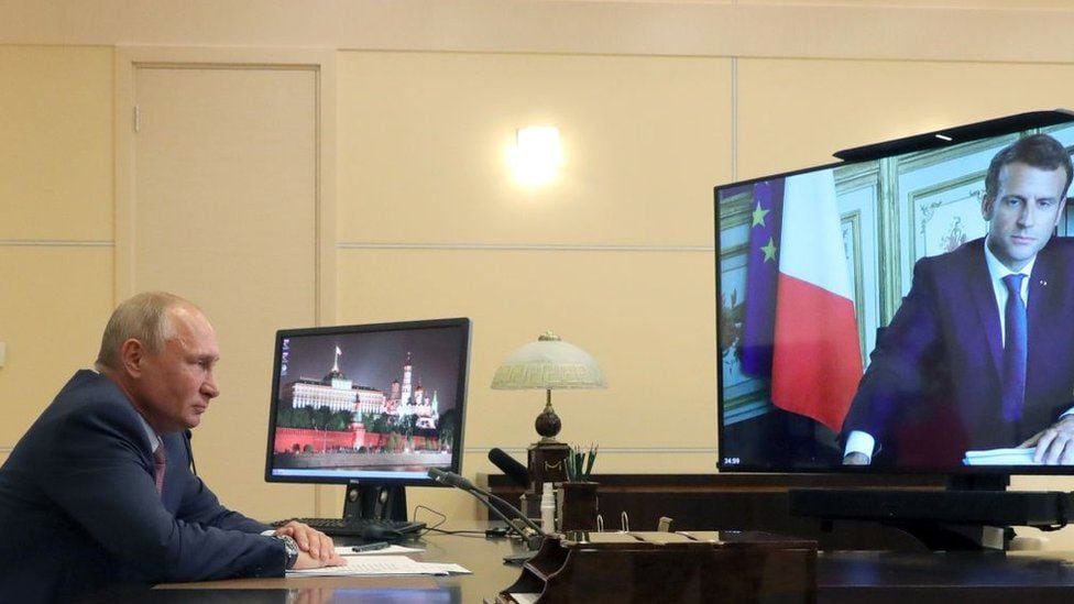 Putin tells Macron and Scholz that Ukraine violates humanitarian law
