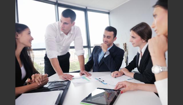 FOTO 3 | 3. Hay un costo de oportunidad

El costo de oportunidad es, tal vez, el gasto más grande de una junta. Cada minuto que cada miembro de un equipo pasa en una junta, es un minuto que él o ella pudiera estar empleando en algo más importante.

Por ejemplo, tu equipo no está metiendo dinero a la empresa en esas dos horas que pasan en junta. ¿Cómo contribuye esto al balance de tu negocio?