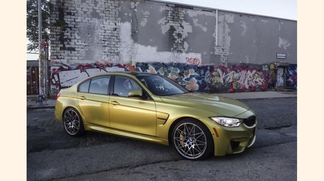 2. Nuevos colores. Obtenibles solo con los nuevos modelos con insignias especiales, las pinturas únicas son una fácil manera de separar su propio M3 2017 de los otros miles que recorren las calles. (Foto: Bloomberg)
