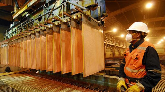 Martes. La "producción de cobre":http://gestion.pe/economia/produccion-cobre-peru-aumentaria-alrededor-20-2017-senala-mem-2179356 de Perú alcanzaría este año niveles récord de entre 2.6 millones a 2.7 millones de toneladas, frente a 2.2 millones