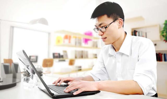 Entérate siempre de lo que está ocurriendo en el mercado laboral: qué nuevas oportunidades surgen y qué temas van quedando atrás, de modo que, siguiendo la frase de los surfistas, siempre puedas estar “en la cresta de ola”. 3