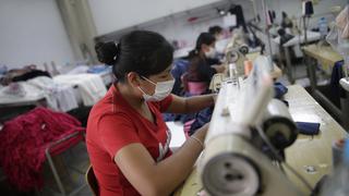 ¿Cuál es el modelo de impacto social que implementa la startup textil Valente?