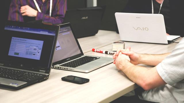 FOTO 3 | 3. Se justo en el trato

"Es importante no caer en situaciones que dejen a la luz comportamientos poco equitativos, pues estos son demoledores para la confianza de las personas en la empresa". (Foto: Pixabay)