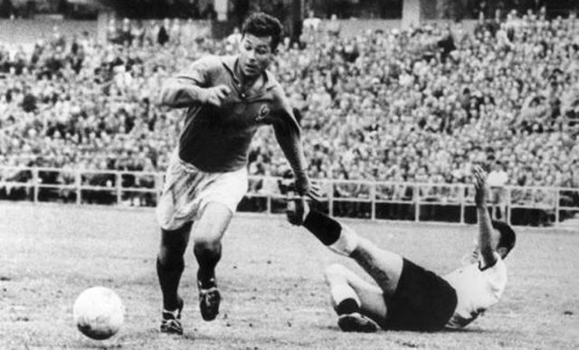 FOTO 10 | 4. Just Fontaine. Esta leyenda francesa solo necesitó un Mundial para anotar 13 goles. Hasta ahora no se supera esta hazaña.
  (Foto: Getty)