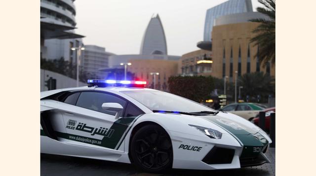 La policía de Dubái conduce autos que solo la  mayoría de las personas pueden soñar, como el Aston Martin One-77, que cuesta alrededor de US$ 1.79 millones; el Ferrari FF, que cuesta US$ 500 mil y el Lamborghini Aventador que vale US$ 397 mil. (Foto: Busi