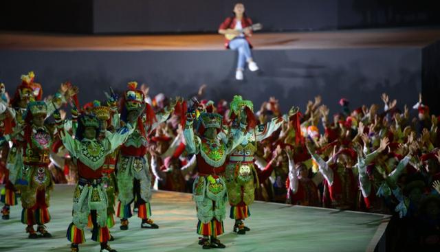 Decenas de personas participaron en las diferentes danzas típicas del Perú. (Jesús Saucedo/GEC)